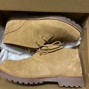 UGG kids Desert boots! BNWT! Wool lining